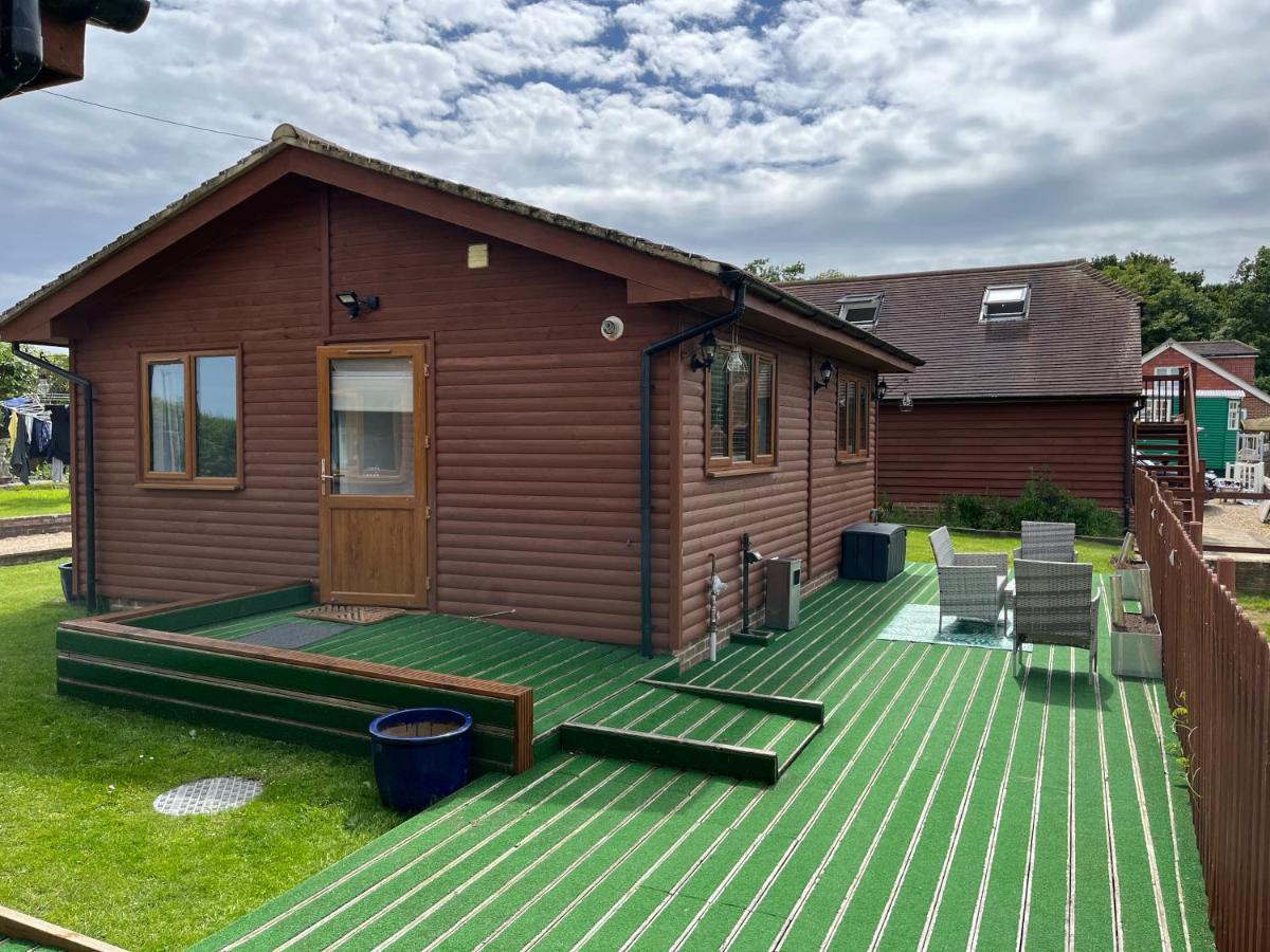 Oak Valley Lodges & Camping Pett Exterior foto