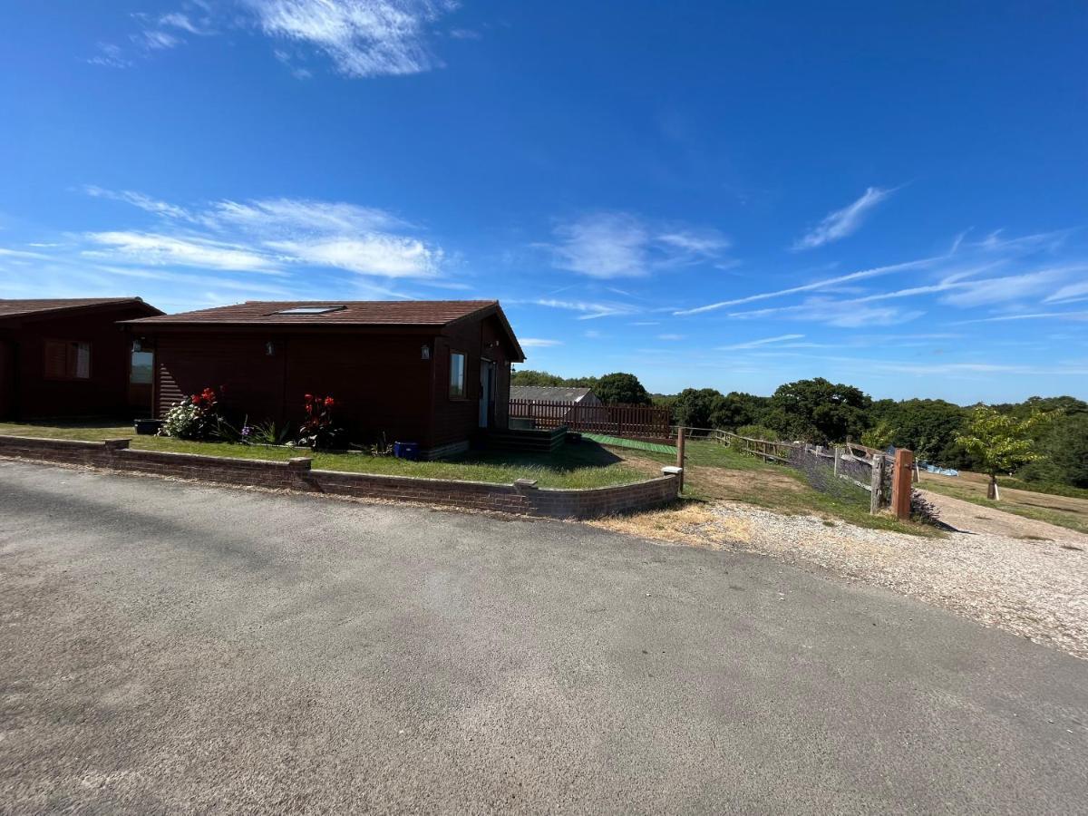 Oak Valley Lodges & Camping Pett Exterior foto